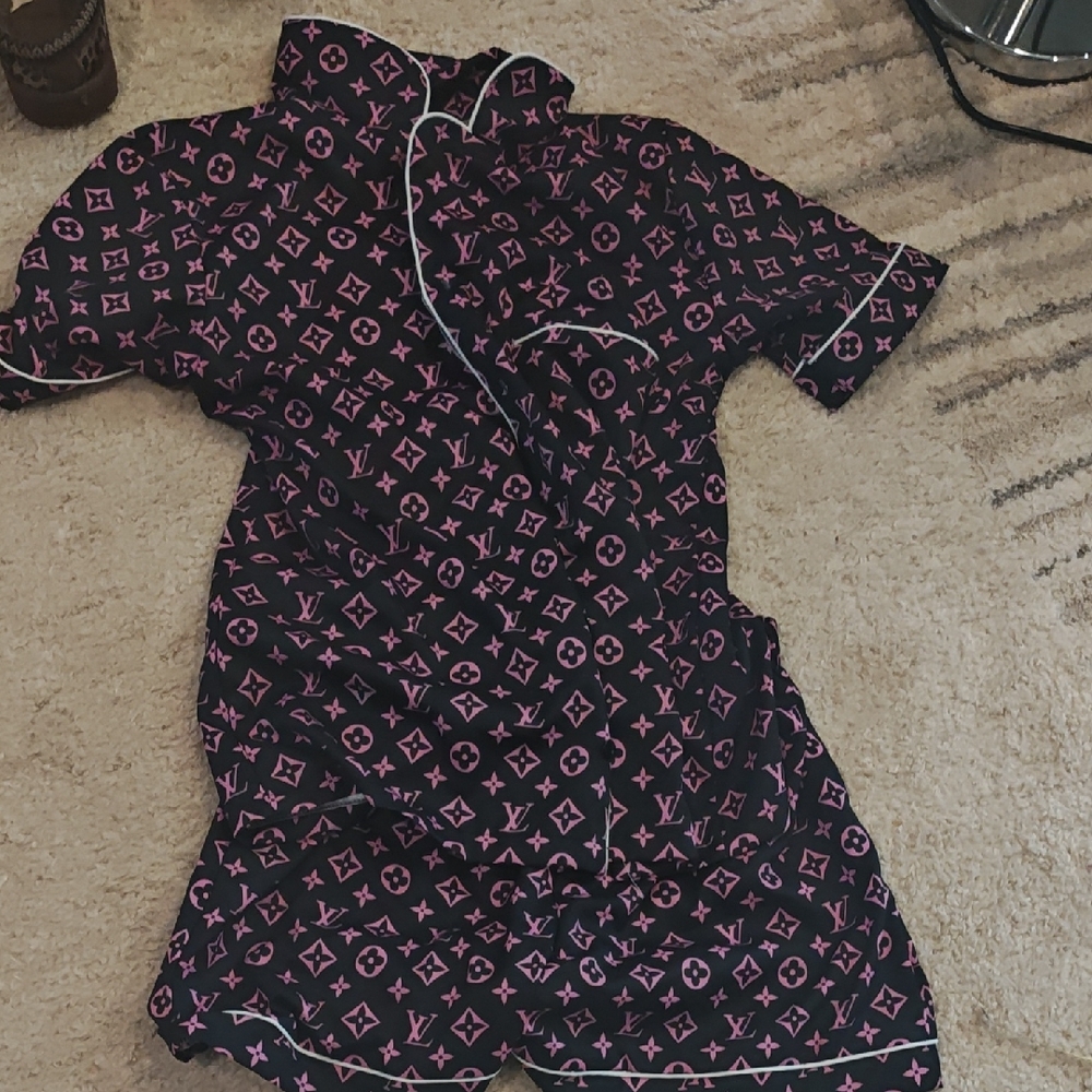 Louis Vuitton Monogram Black and Pink Sleepwear